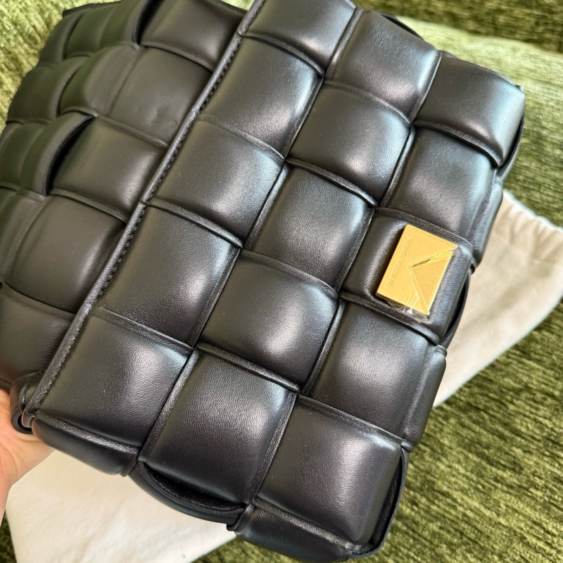 BV黑色15格枕頭包-7