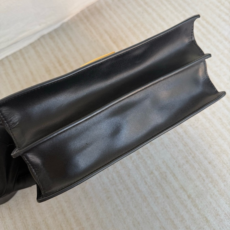 Fendi浮雕雙F手提包-3