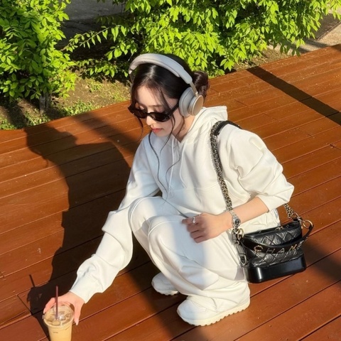 Chanel 海軍藍 雕花字母 手柄流浪包 小號 20*15*8cm 98新配件塵袋