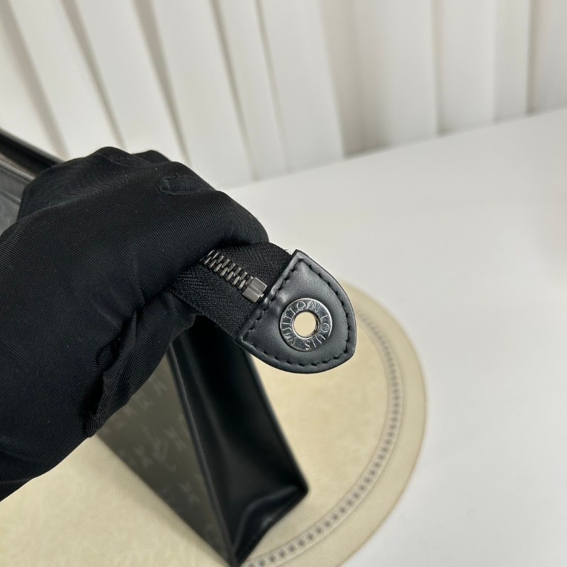 路易威登LV  18年購入 黑色老花黑武士洗漱包手拿包 通勤商務都可使用-16