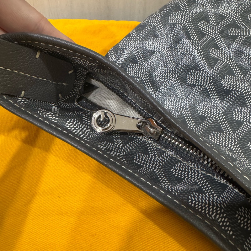 Goyard Hobo 經典灰色肩背包-13