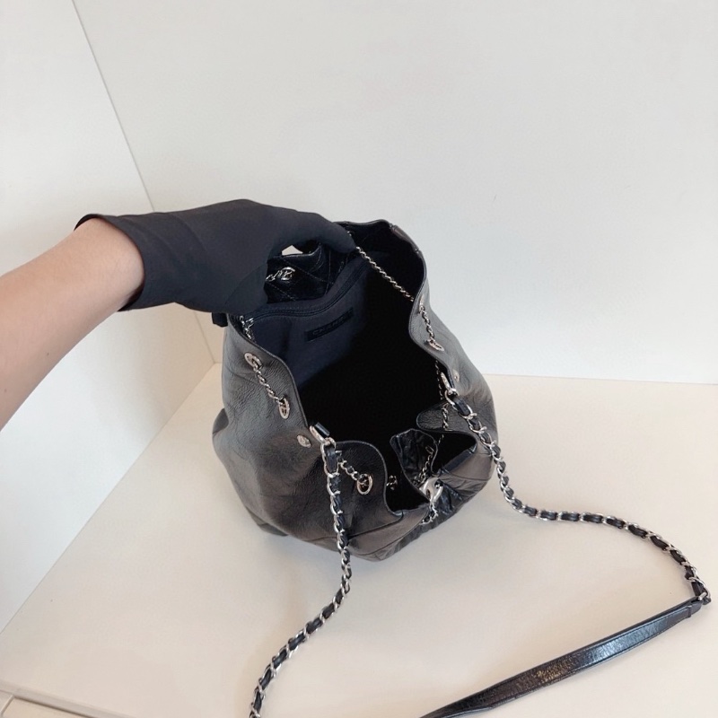 Chanel 黑銀油蠟牛皮 抽繩鏈條水桶包 24*24*12.5  99新配件塵袋保卡-2