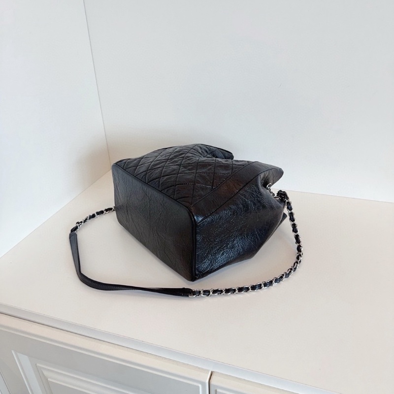 Chanel 黑銀油蠟牛皮 抽繩鏈條水桶包 24*24*12.5  99新配件塵袋保卡-3