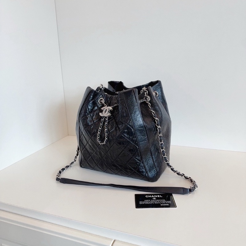Chanel 黑銀油蠟牛皮 抽繩鏈條水桶包 24*24*12.5  99新配件塵袋保卡-4