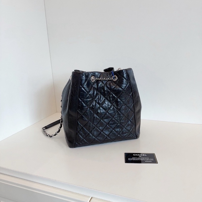 Chanel 黑銀油蠟牛皮 抽繩鏈條水桶包 24*24*12.5  99新配件塵袋保卡-6