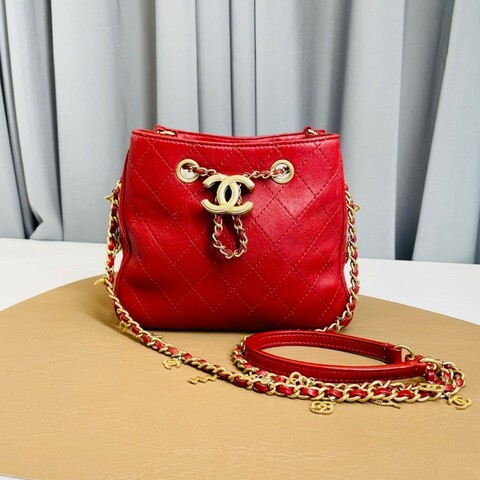 Chanel香奈兒 紅金徽章 小水桶 抽繩款  嬉皮風 時尚指數飆升 28開