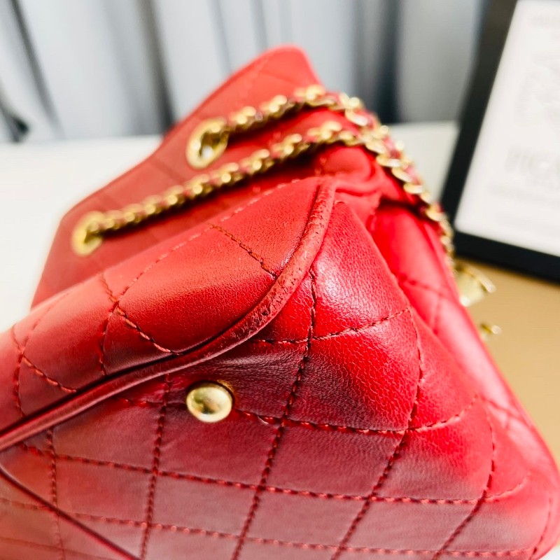 Chanel香奈兒 紅金徽章 小水桶 抽繩款 嬉皮風 時尚指數飆升 28開-9