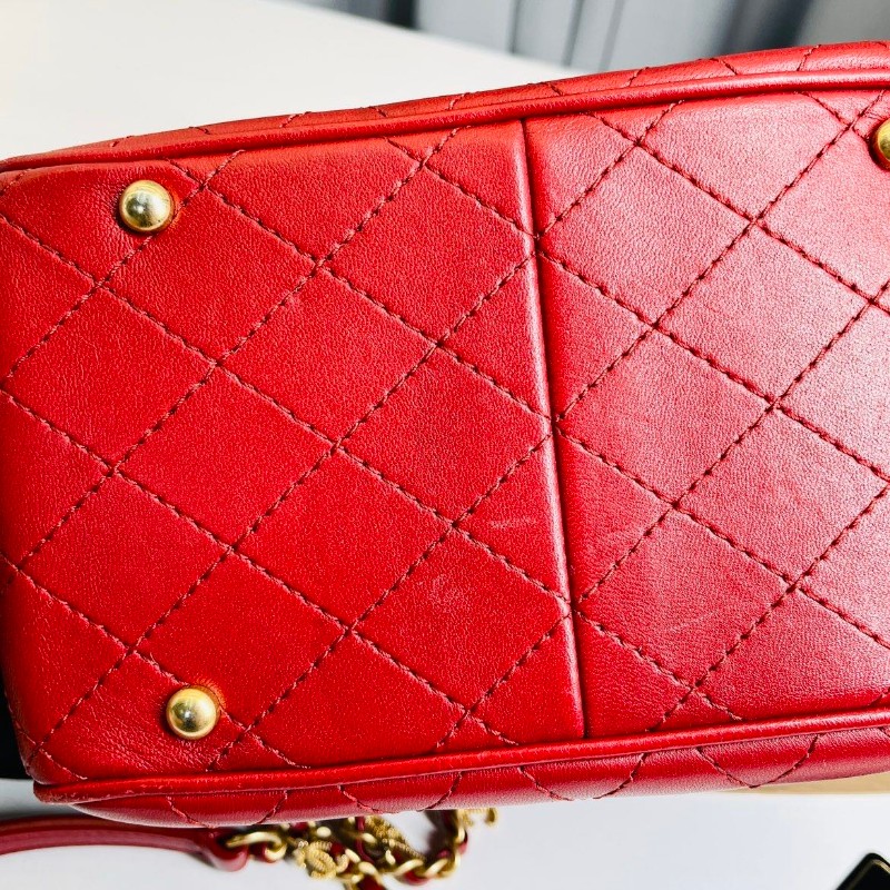 Chanel香奈兒 紅金徽章 小水桶 抽繩款 嬉皮風 時尚指數飆升 28開-11