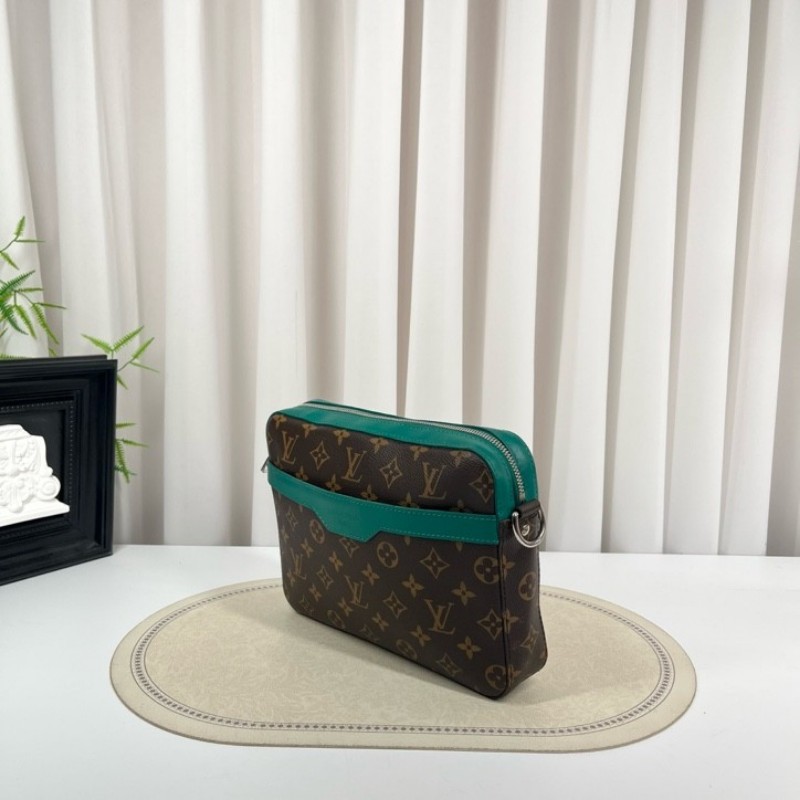 LV路易威登 芯片款 三合一郵差包 單肩/斜挎/手拿三種背法 容量實用 日常出門很方便 質感高級-4