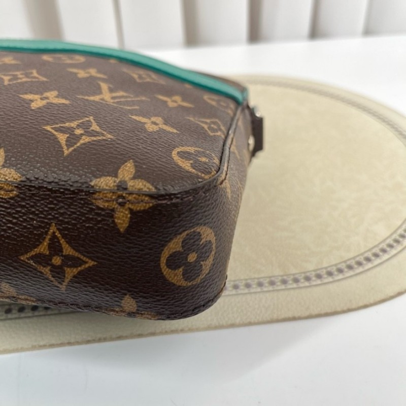 LV路易威登 芯片款 三合一郵差包 單肩/斜挎/手拿三種背法 容量實用 日常出門很方便 質感高級-8