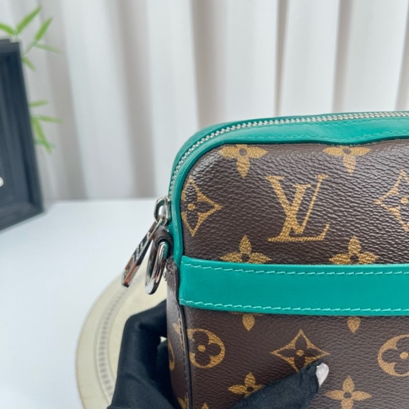 LV路易威登 芯片款 三合一郵差包 單肩/斜挎/手拿三種背法 容量實用 日常出門很方便 質感高級-12