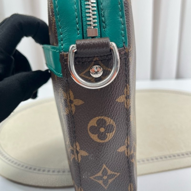 LV路易威登 芯片款 三合一郵差包 單肩/斜挎/手拿三種背法 容量實用 日常出門很方便 質感高級-25