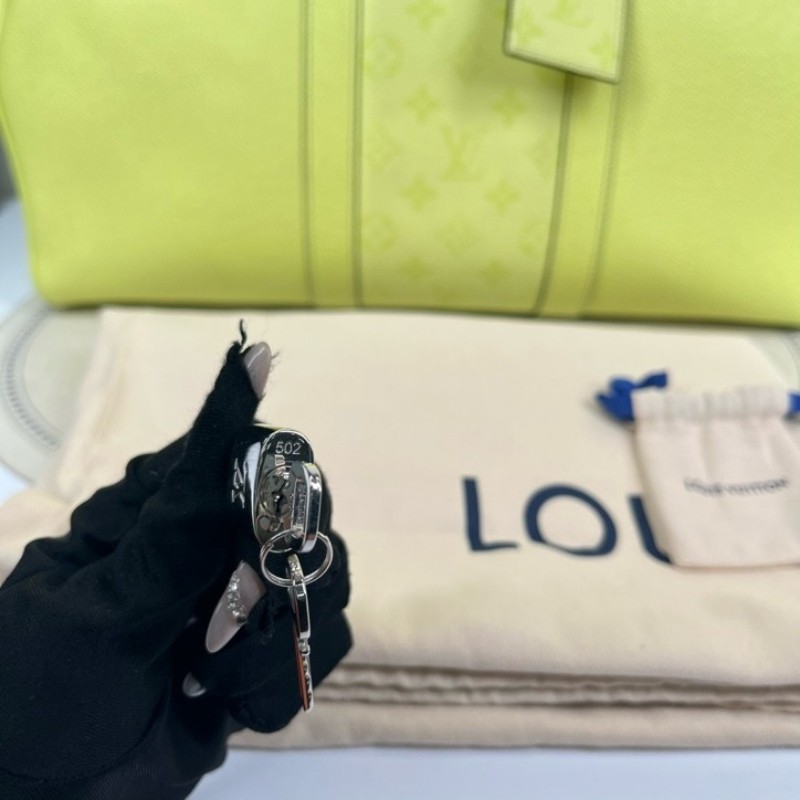 LV路易威登 25年3月票 芯片款 Keepall45 螢光綠旅行包手提包斜挎包單肩包 顏色非常亮眼 容量超大-17