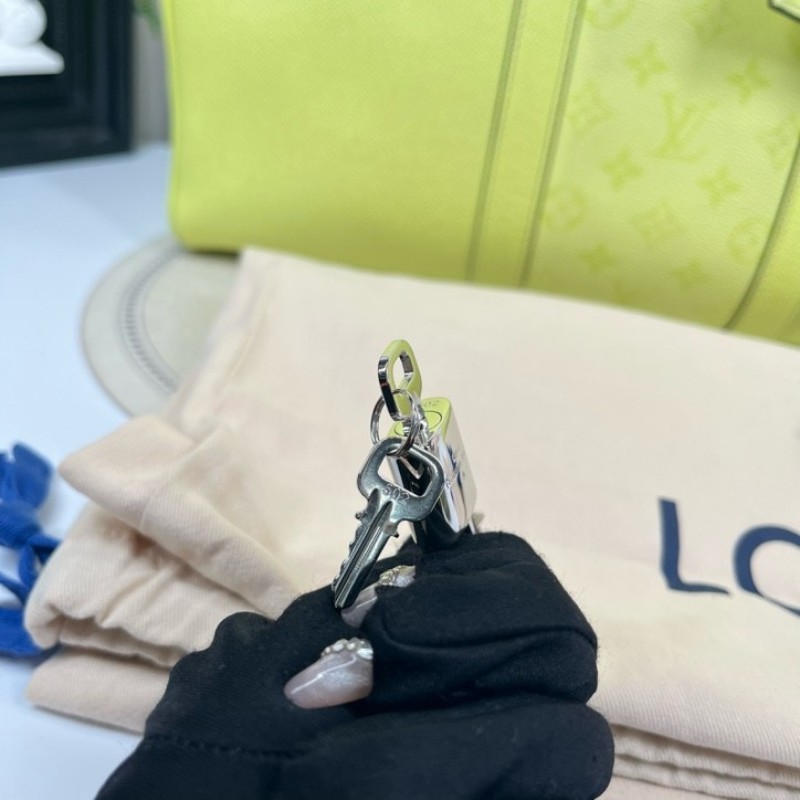 LV路易威登 25年3月票 芯片款 Keepall45 螢光綠旅行包手提包斜挎包單肩包 顏色非常亮眼 容量超大-18