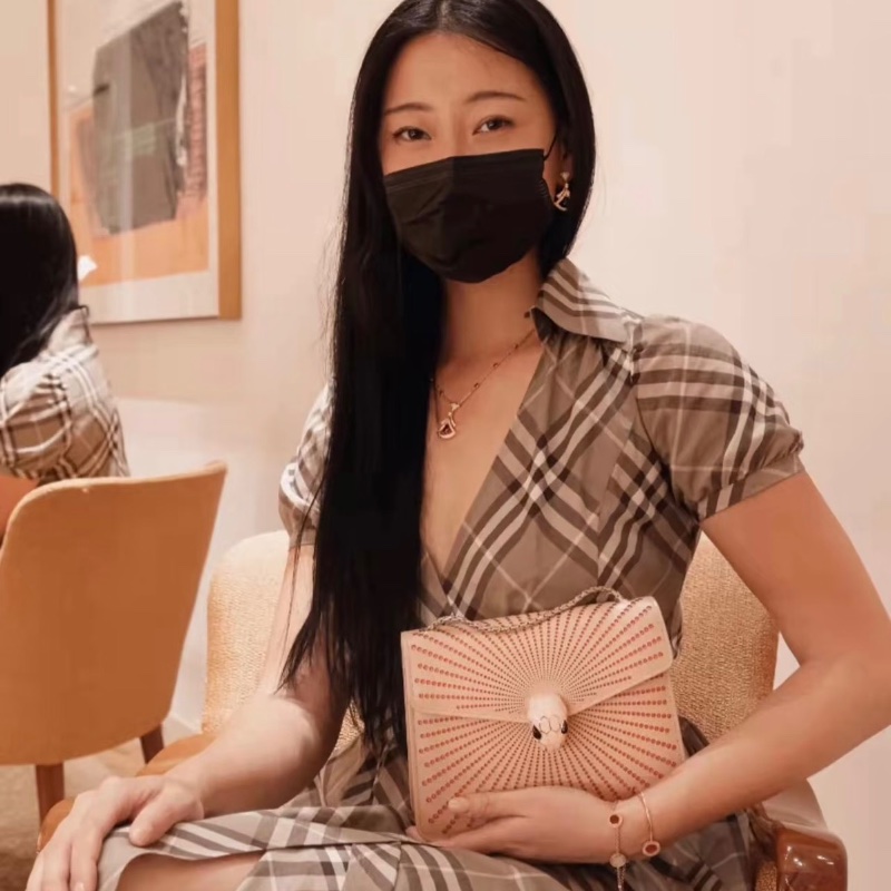 BVLGARI 蛇頭中號 豆沙粉肩背包25*18cm 全新閒置鏡子塵袋-0