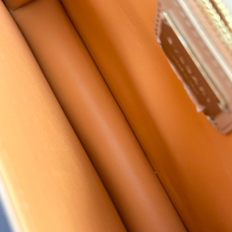 BVLGARI 蛇頭中號 豆沙粉肩背包25*18cm 全新閒置鏡子塵袋-2