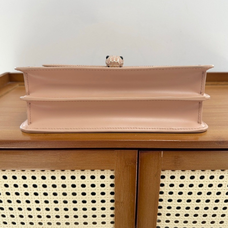 BVLGARI 蛇頭中號 豆沙粉肩背包25*18cm 全新閒置鏡子塵袋-4