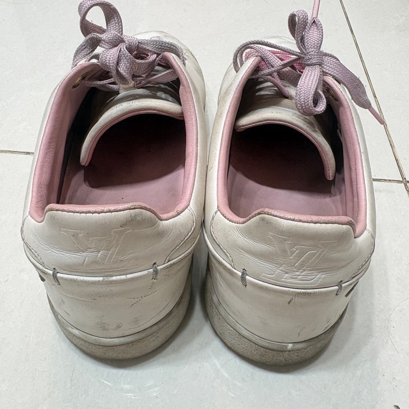Louis Vuitton 路易威登白色與粉色運動鞋-3