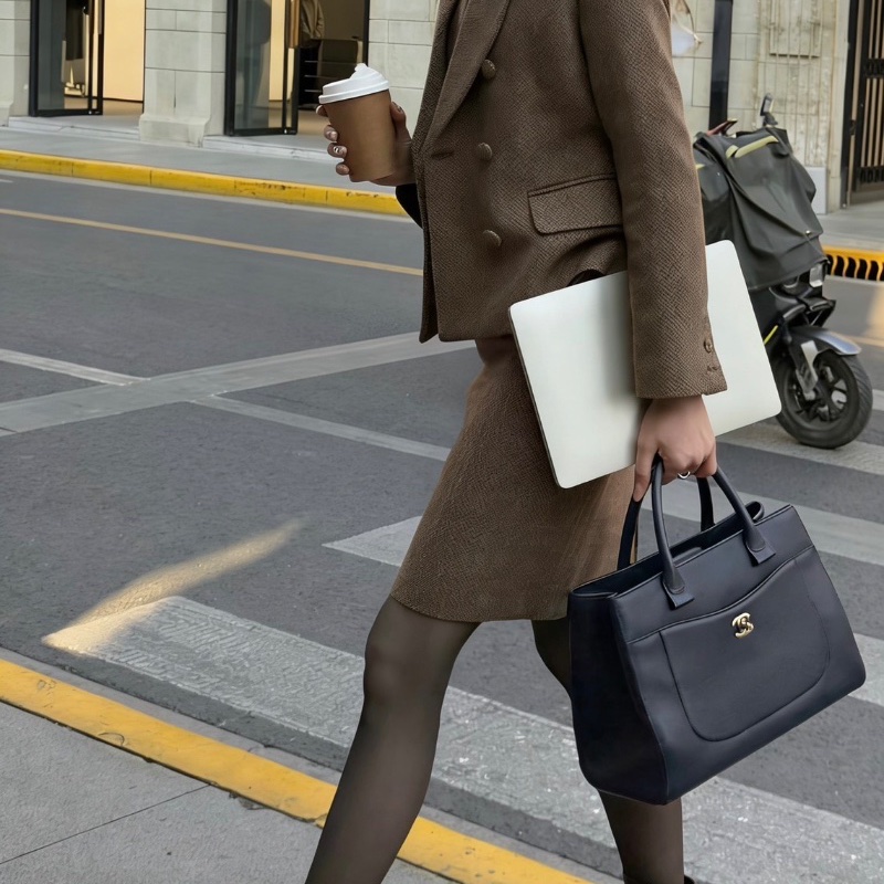 Chanel cerf tote 黑白拼色托特包34*33*14 98新配件保卡塵袋-0