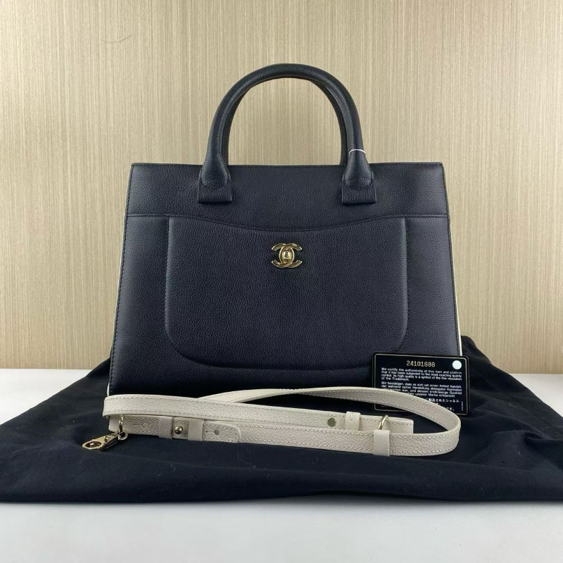 Chanel cerf tote 黑白拼色托特包34*33*14 98新配件保卡塵袋-1