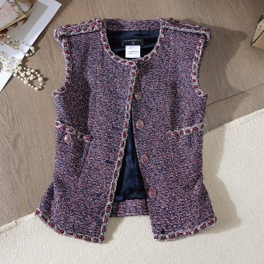 ❤️CHANEL 重工編織款背心 精緻Logo紐扣-0