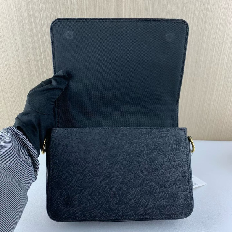 LV黑色顆粒牛皮 NBA聯名款翻蓋 郵差包 芯片款23.5*14*5 99新配件盒子購證-2