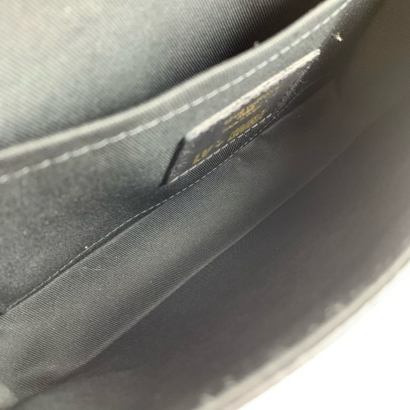 LV黑色顆粒牛皮 NBA聯名款翻蓋 郵差包 芯片款23.5*14*5 99新配件盒子購證-3