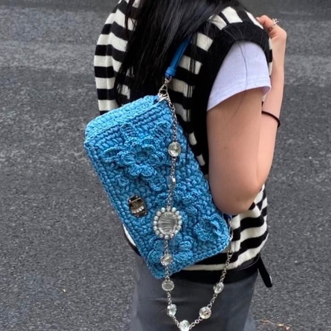 miumiu 藍色草編水鑽寶石鏈條手提肩背包嬰兒藍27x14x3 99新配件塵袋