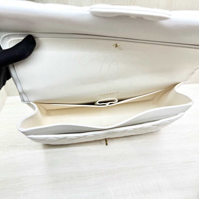 CHANEL白色荔枝皮金釦MAXI JUMBO/A58601-6