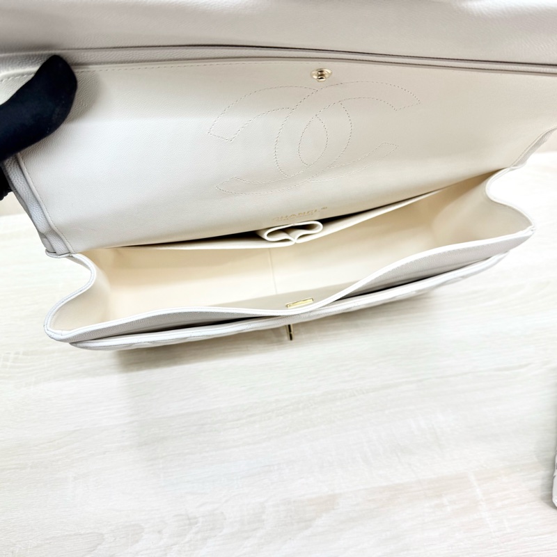 CHANEL白色荔枝皮金釦MAXI JUMBO/A58601-7