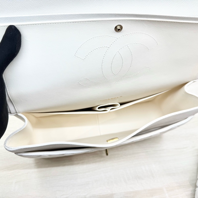 CHANEL白色荔枝皮金釦MAXI JUMBO/A58601-9