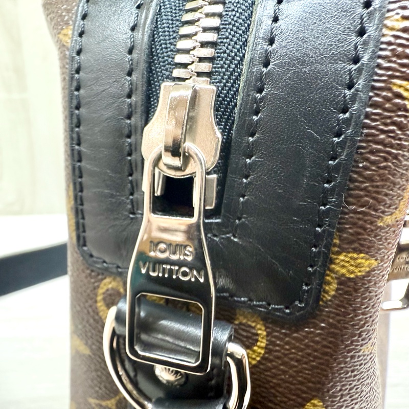 LV原花拼黑色皮革Macassar Torres拉鍊側背包M40387-14