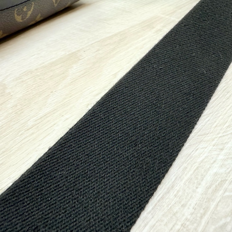 LV原花拼黑色皮革Macassar Torres拉鍊側背包M40387-22