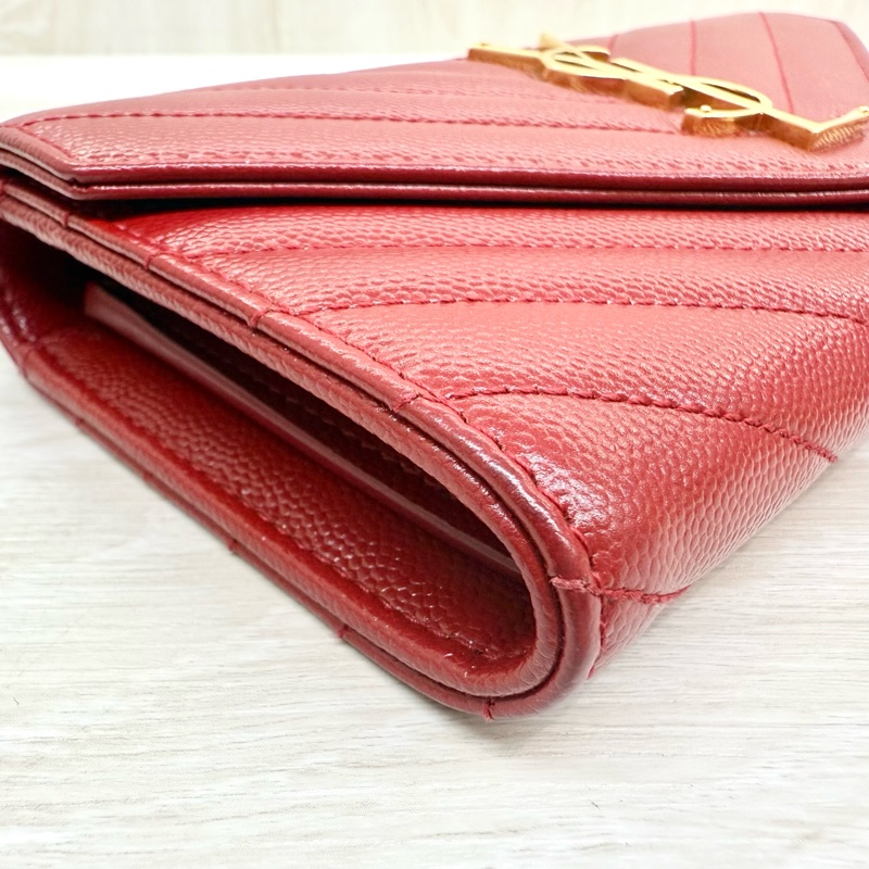 YSL紅色金釦粒紋牛皮山形紋下蓋長夾372264-12