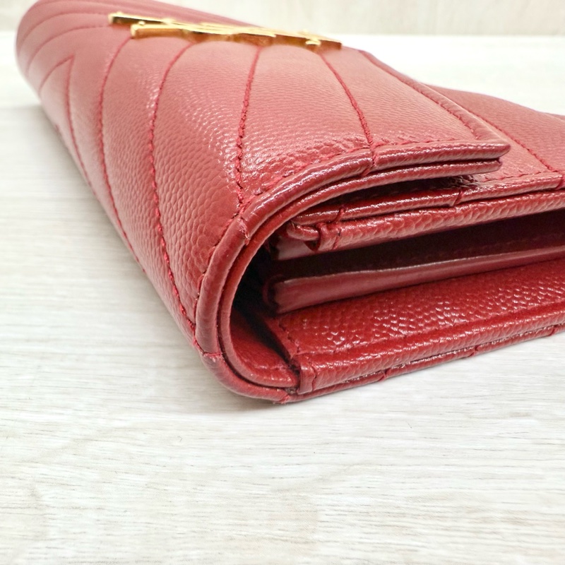 YSL紅色金釦粒紋牛皮山形紋下蓋長夾372264-13