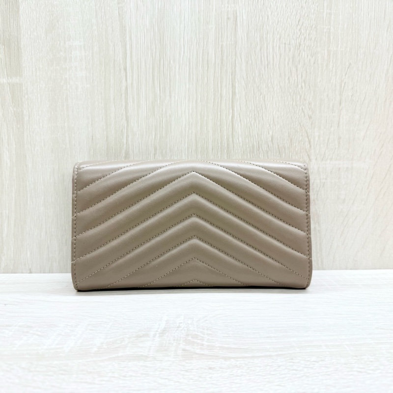 YSL奶茶色羊皮金釦CASSANDRE MATELASSE信封式下蓋長夾-1