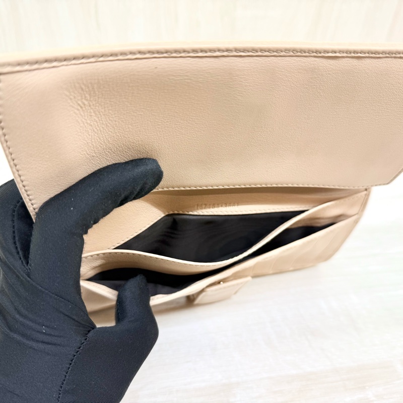 GUCCI皮夾緹花布拚淡粉蝴蝶結造型下蓋雙面長夾-10