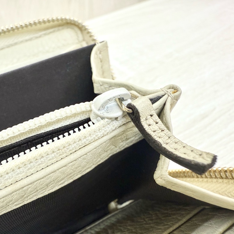 GUCCI白牛皮緹花布竹節拉鍊長夾-11