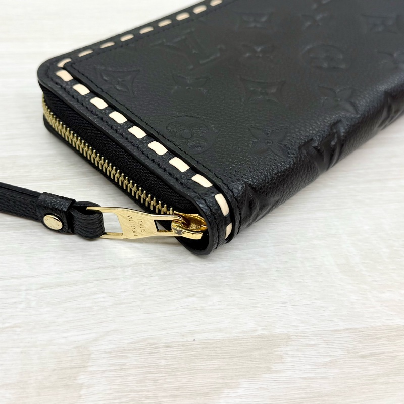 LV黑色牛皮壓紋滾白邊Zippyㄇ拉長夾M64805-9
