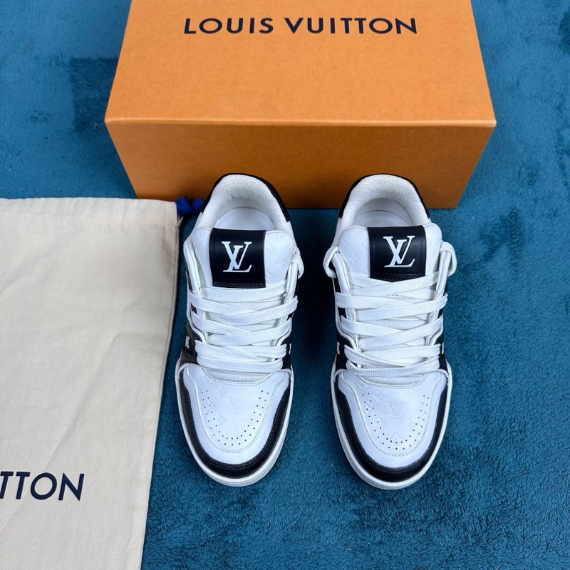 LV路易威登 trainer 浮雕滿印低幫板鞋 黑白熊貓35.5碼-0