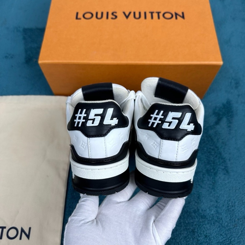 LV路易威登 trainer 浮雕滿印低幫板鞋 黑白熊貓35.5碼-3