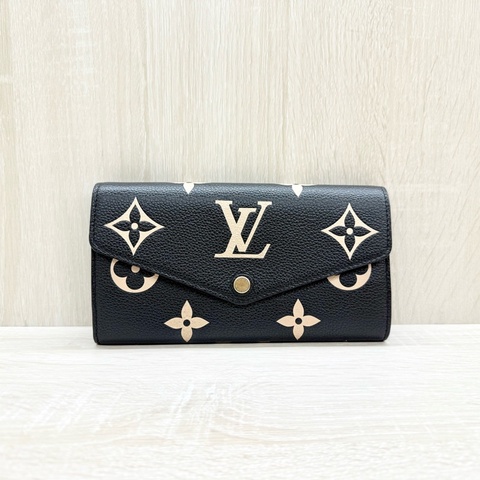 LV黑米牛皮大壓紋Sarah金釦下蓋信封長夾M80496