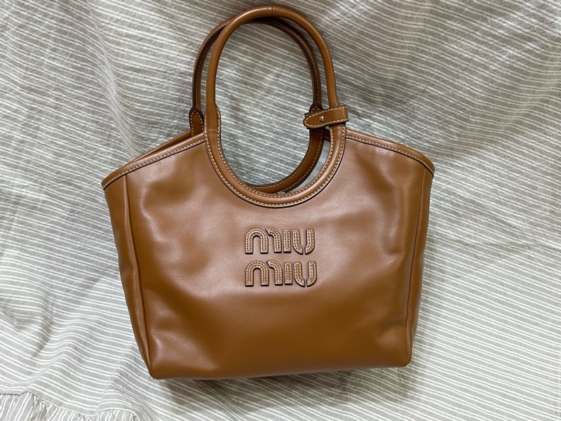 Miumiu 小牛皮菜籃tote ivy 手提/斜背包-1
