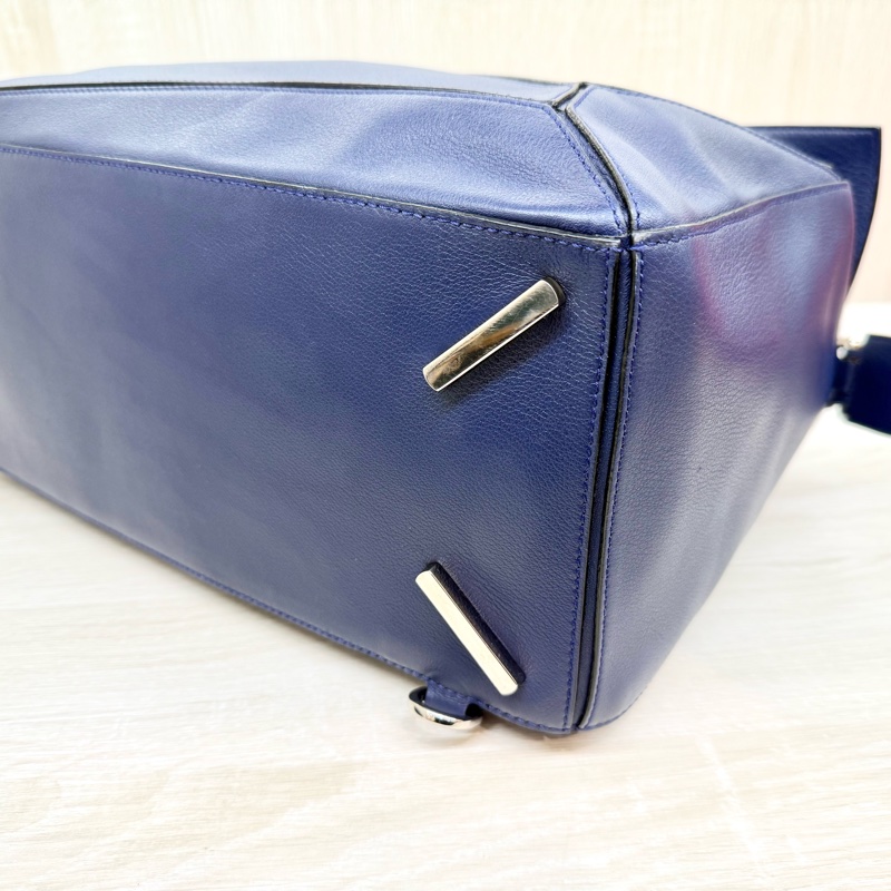 LOEWE藍色銀釦牛皮大號PUZZLE手提側背包-19