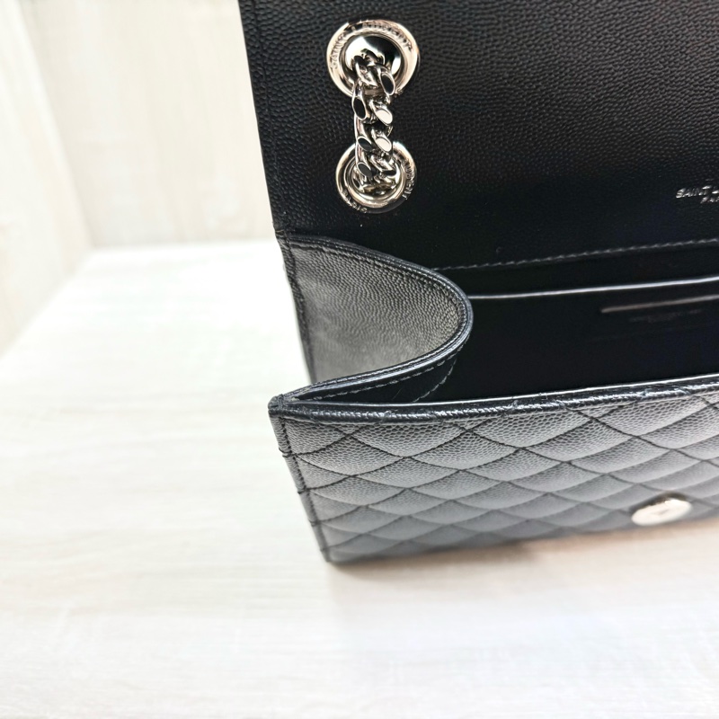YSL黑色牛皮銀鍊粒面絎縫皮革中型信封斜背包1600185-11
