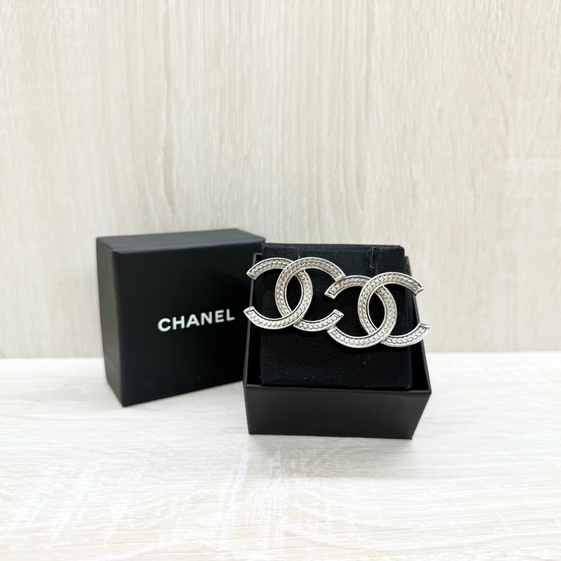 CHANEL銀色大雙C造型耳環-0