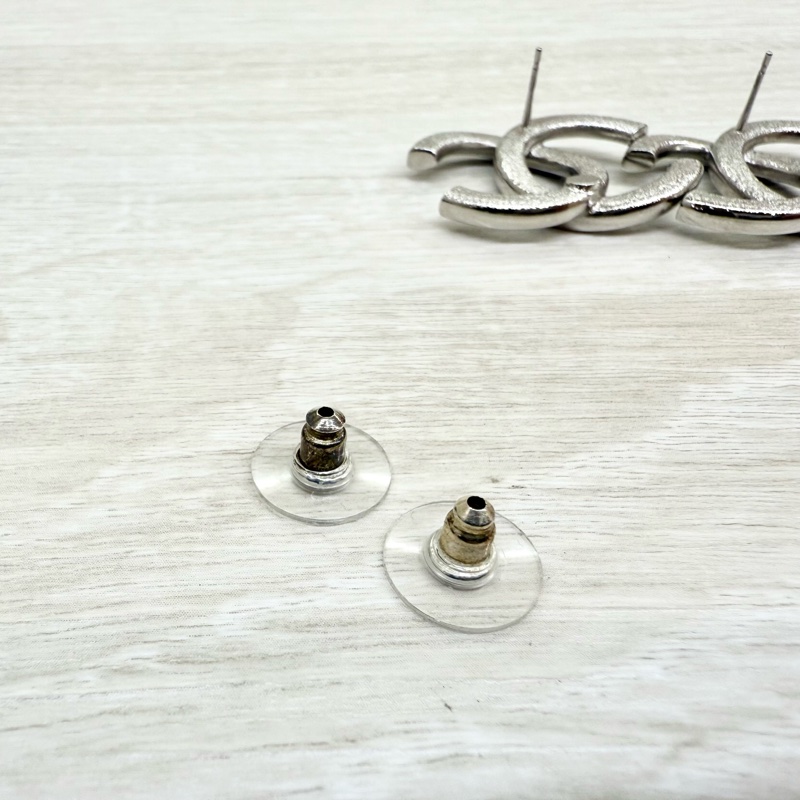 CHANEL銀色大雙C造型耳環-6