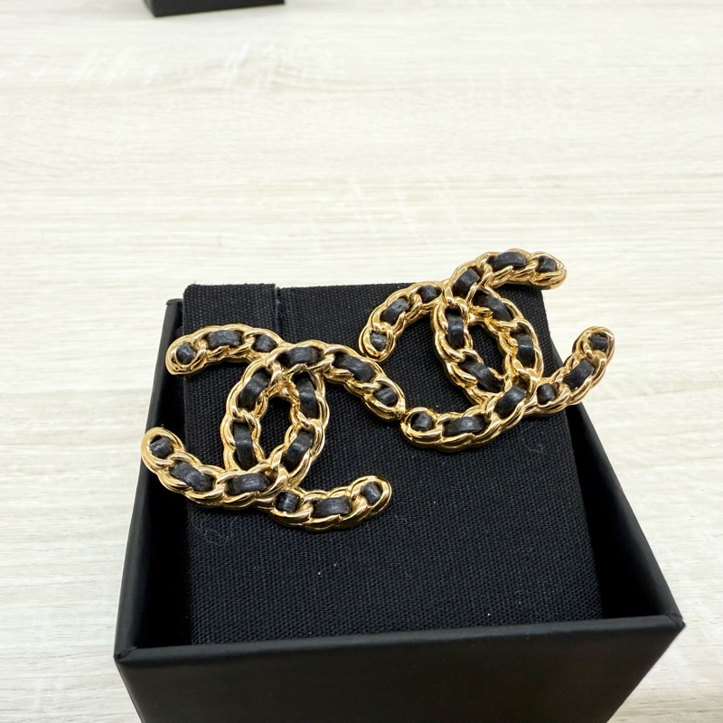 CHANEL黑金19皮穿鍊雙C造型耳環-1
