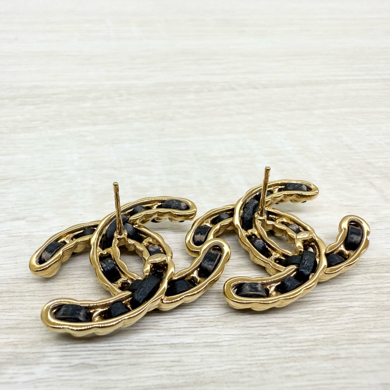 CHANEL黑金19皮穿鍊雙C造型耳環-4