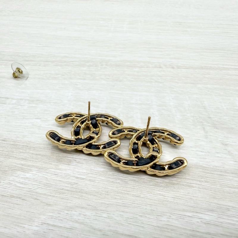 CHANEL黑金19皮穿鍊雙C造型耳環-5